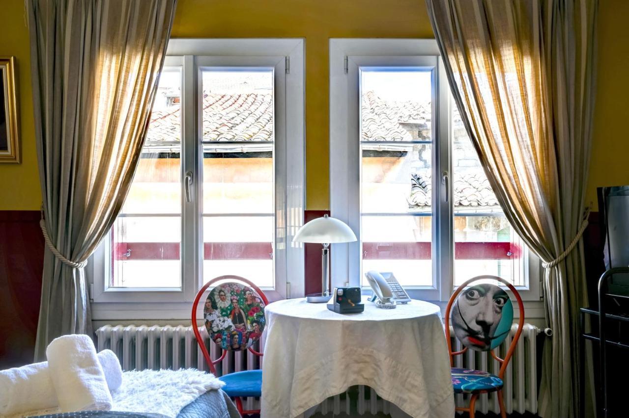Hotel De Provence Tarascon Buitenkant foto